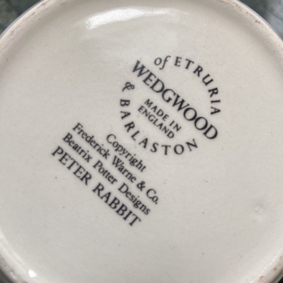 Wedgewood- Peter Rabbit place setting - Picture 3 of 6